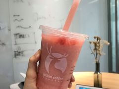 夏日桃桃冰-瑞幸咖啡(同和金铂天地店)
