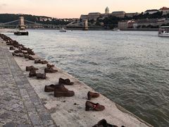 -多瑙河畔鞋履雕塑