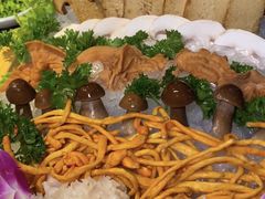 -老牌坊云南鱼豆花火锅(哈西万达店)
