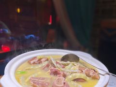 -帅巴人舅母子腊蹄民俗村