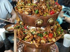 双层铁锅牛蛙-巴四老城区炭火蛙锅(张江店)
