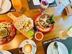 -Chom Cafe and Restaurant