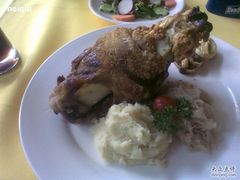 roast&nbsp;pork&nbsp;knuckle-申德勒加油站餐厅(三里屯北小街店)