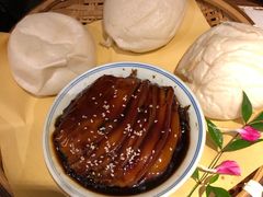 酒酿馒头配扣肉-卯时·龙光雅宴·精致锡帮菜(惠山古镇店)