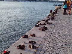 -多瑙河畔鞋履雕塑