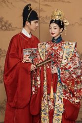 -雪中彩影婚纱摄影·微光艺术中心