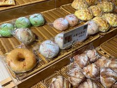 -顶东面包花园·生日蛋糕(世博店)