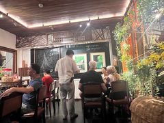 -Cuc Gach Quan Restaurant