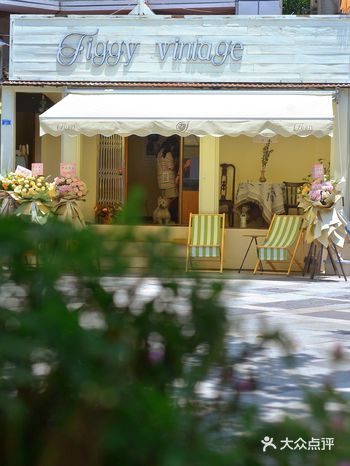 成都新店，在法式复古古着店内喝咖啡！