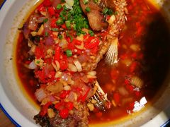 香煎鲫鱼-费大厨辣椒炒肉(万家丽一店)