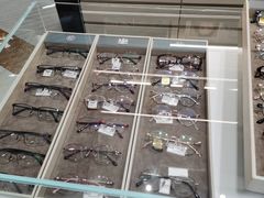 -博士眼镜集团石人工眼镜(虹口万泰店)