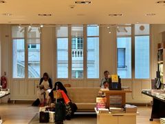 -乐蓬马歇百货公司(Rive Gauche)