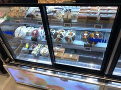 面包甜点陈列柜-盒马鲜生(红莲店)