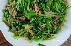 Stir-Fried Leek Flowers with Mixed Ingredients