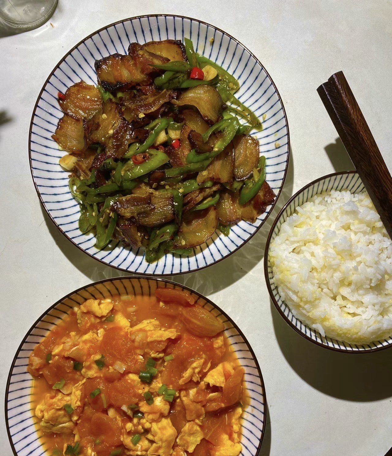 新鲜出炉的晚饭一个人也要好好吃饭