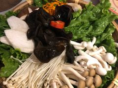 -尚尚仙·酸汤猪手·猪肚鸡火锅(华联万柳购物中心店)