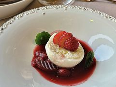 布拉塔芝士甜菜根低温莓果-Da Ivo哒伊沃意大利魔镜餐厅(外滩店)