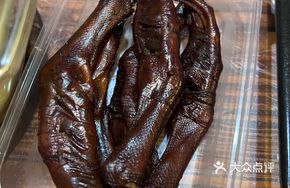 Smoked and Braised Chicken Feet