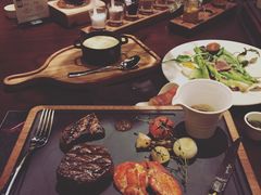 -恰餐厅及酒吧 CHAR Bar & Grill (北京丽都皇冠假日店)