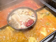 -老牌坊云南鱼豆花火锅(爱建店)