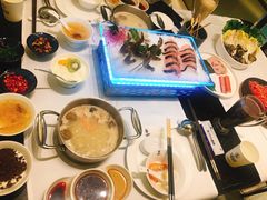 -红鼎豆捞·非遗鲍皇汤火锅(宝丰路店)