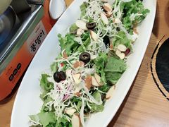 沙拉-Myth猪蹄(明洞店)