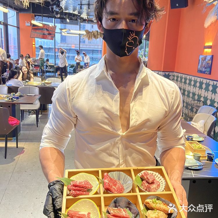 正装主题之夜,今天的快乐全是他给的💕