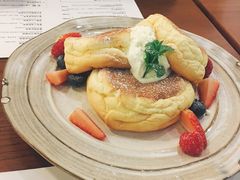 莓果奶油芝士舒芙蕾松饼-UPPER KITCHEN(延安路店)