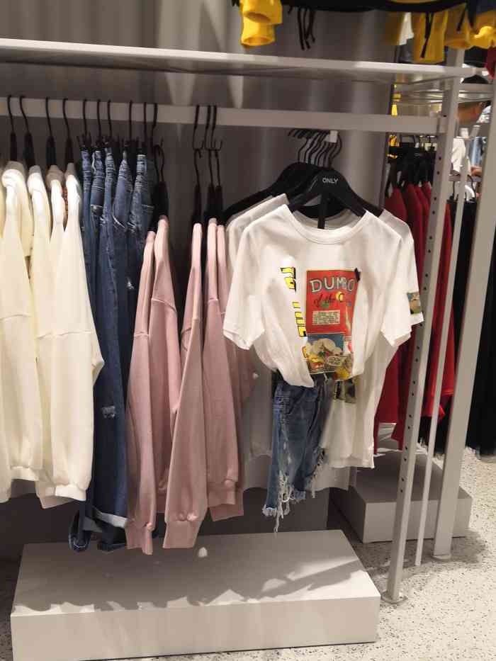 only(新世界4期店)-"only店铺位于望京新世界百货购物中心三.