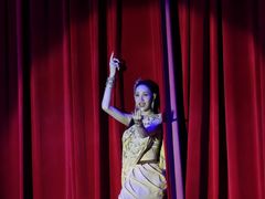 -金东尼人妖秀