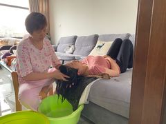 -爱的果实月嫂育婴师(世纪东方店)
