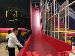 -嘿哟动霸CHUA·新潮玩运动娱乐中心·蹦床滑冰团建乐园