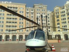 广场-平湖九龙山庄园圣马可酒店