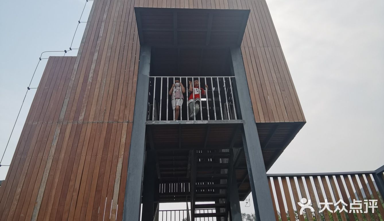 建议早点儿到，可以占个好位置，喜欢山上的小屋也行