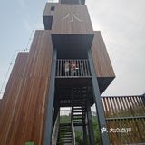 建议早点儿到，可以占个好位置，喜欢山上的小屋也行