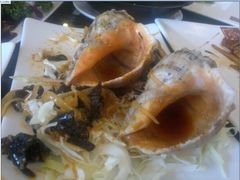 里边没有海螺肉，白色的是白菜和黄色的萝卜-院落创意菜