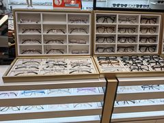 -美式眼镜·授权蔡司.依视路.尼康.豪雅.明月(南翔印象城店)