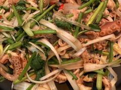 -鲁邦国际风情街(麦世达韩国精品百货店)