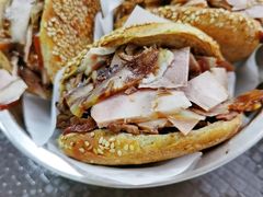 烧饼夹肘子肉-老四烧饼铺(丽源路店)