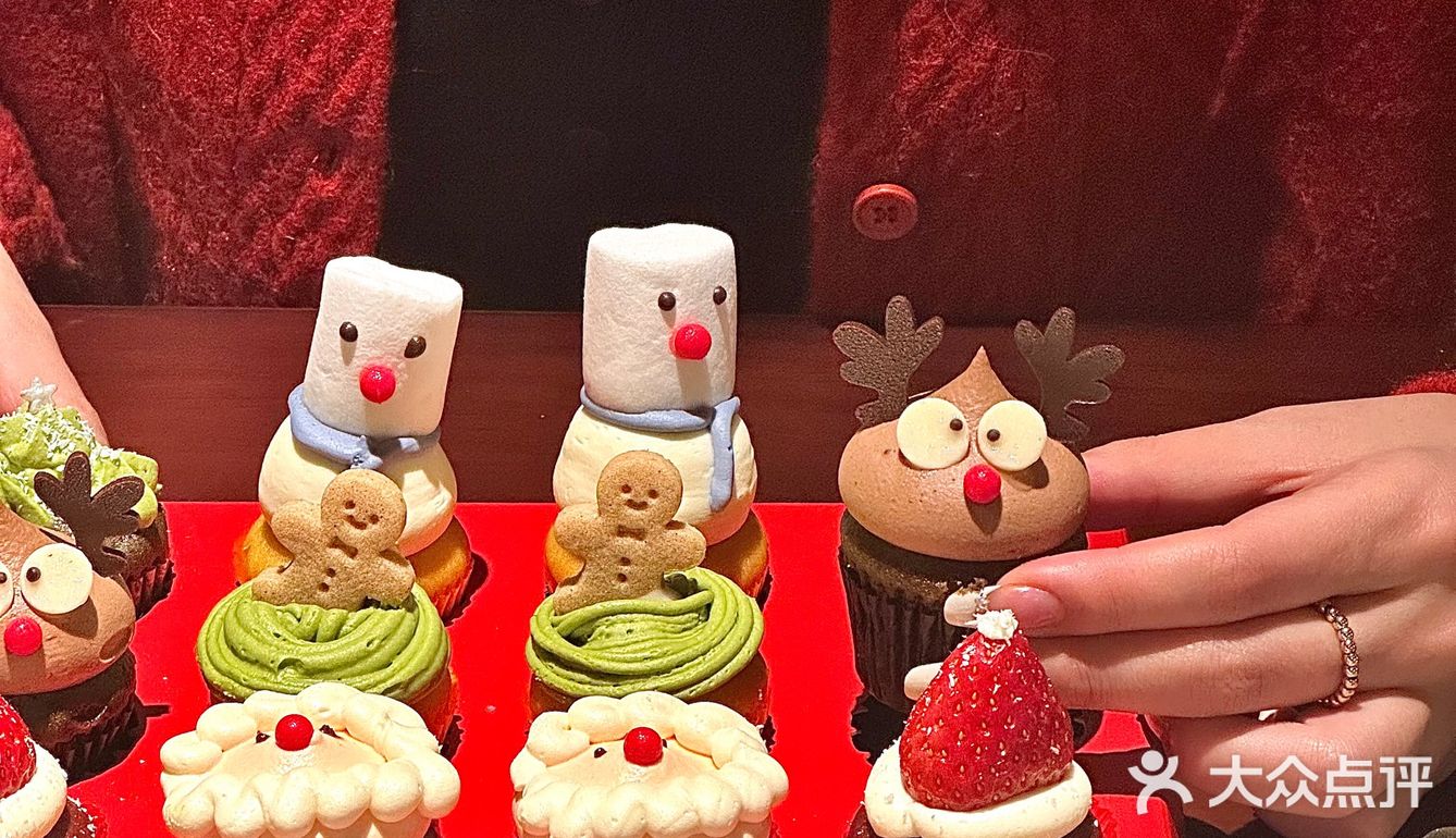 圣诞小蛋糕把气氛拉满了🎄🎅🏻🧁