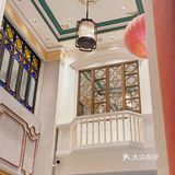 上菜好快，店员姐姐会主动帮我们切好，比较贴心