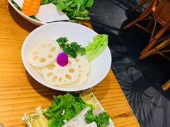 -野山舂·贵州现舂酸汤火锅(鸿通城店)