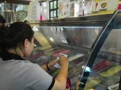 -莓园冰淇淋店
