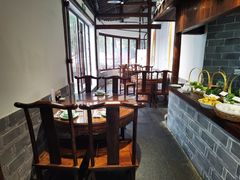 包厢-何记面馆(龙泉山店)
