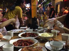 -龙巢盱眙龙虾·牛蛙·烧烤宵夜(八卦岭店)