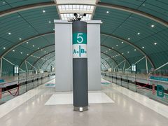 -龙阳路磁悬浮列车总站-停车场