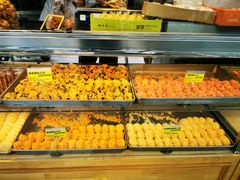 面包甜点陈列柜-鲍师傅糕点(江苏路店)