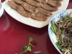 -溢心园香河肉饼总店