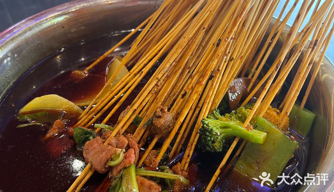 这家串串店的米凉粉还不错～