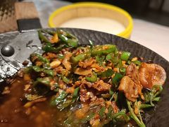 辣椒炒肉配卷饼-有位虾匠·胶东土菜小馆(市北店)